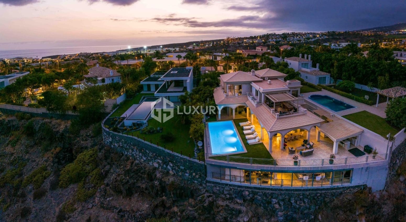 Chalet de 6 habitaciones en Adeje en venta con garaje - 5.950.000 € (Ref: 9676153)