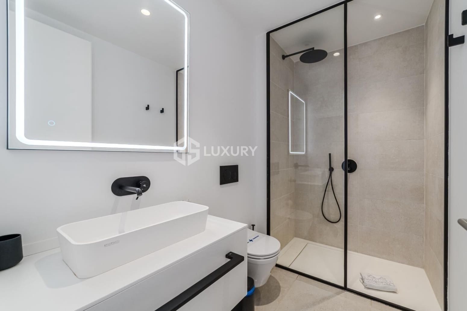 3 makuuhuone Huvila myytävänä paikassa Adeje mukana 
autotalli - 1 595 000 € (Ref: 9676158)