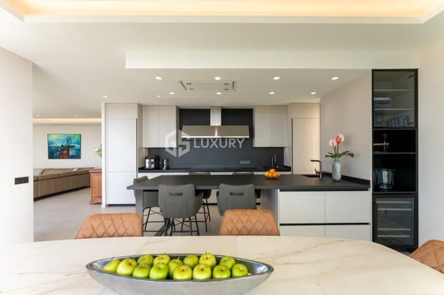 6 bedroom Villa for sale in San Eugenio Alto, Adeje with garage - € 5,900,000 (Ref: 9676159)