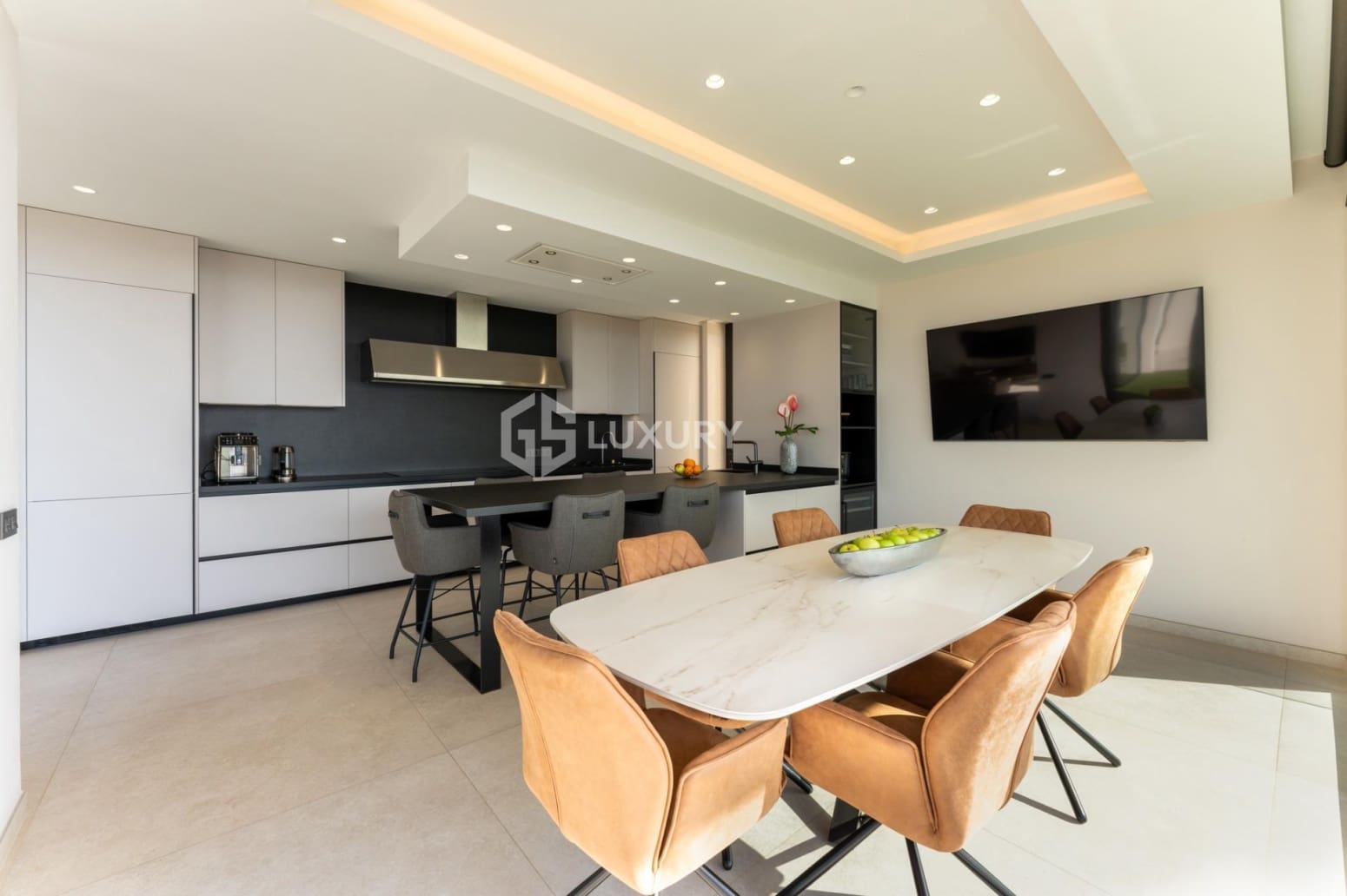 6 bedroom Villa for sale in Adeje with garage - € 5,900,000 (Ref: 9676159)