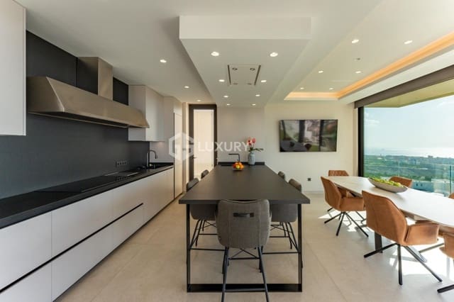 6 bedroom Villa for sale in San Eugenio Alto, Adeje with garage - € 5,900,000 (Ref: 9676159)