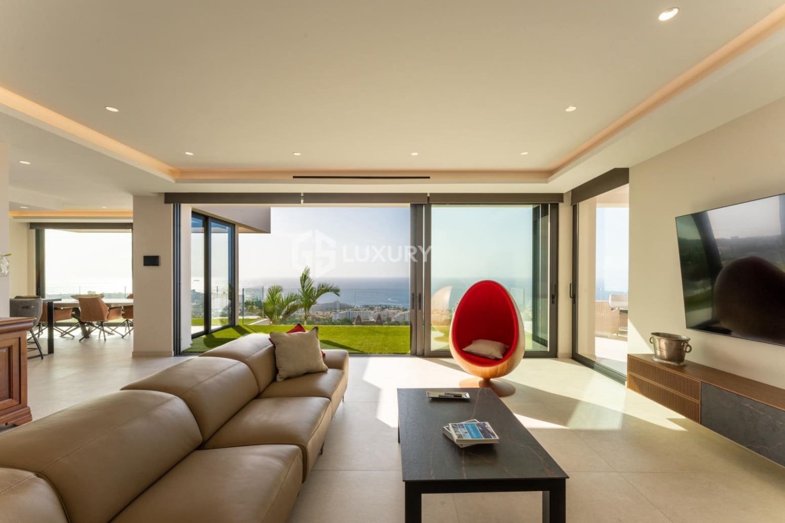 6 bedroom Villa for sale in Adeje with garage - € 5,900,000 (Ref: 9676159)