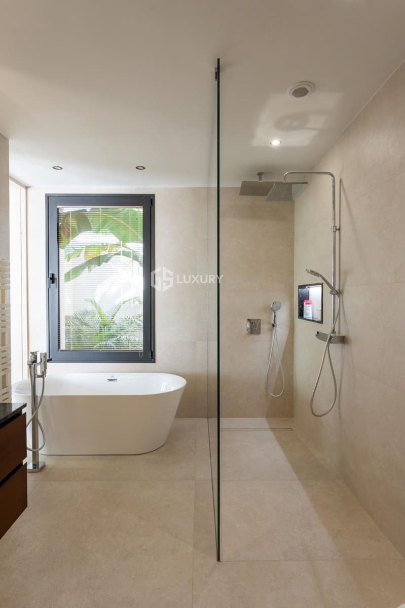 6 bedroom Villa for sale in Adeje with garage - € 5,900,000 (Ref: 9676159)