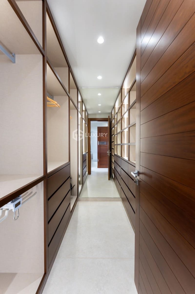 6 bedroom Villa for sale in Adeje with garage - € 5,900,000 (Ref: 9676159)