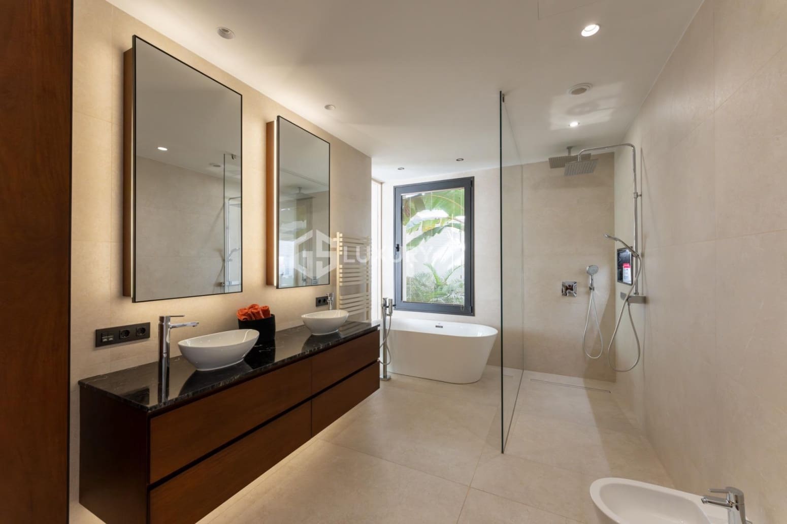 6 bedroom Villa for sale in Adeje with garage - € 5,900,000 (Ref: 9676159)