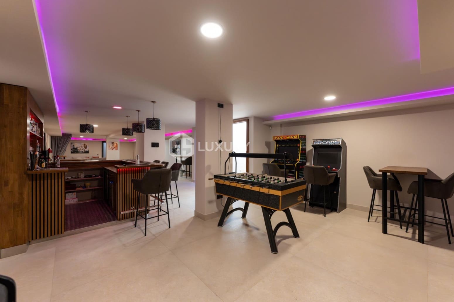 6 bedroom Villa for sale in Adeje with garage - € 5,900,000 (Ref: 9676159)