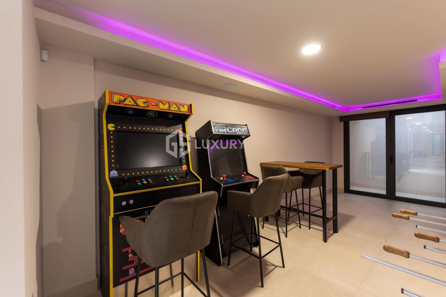 6 bedroom Villa for sale in Adeje with garage - € 5,900,000 (Ref: 9676159)