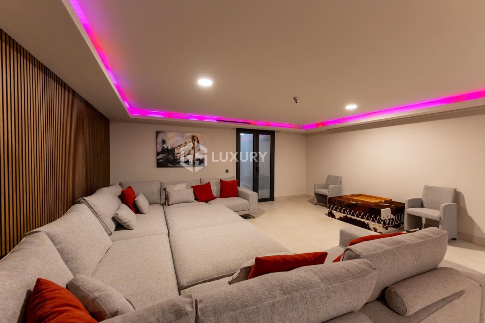 6 bedroom Villa for sale in Adeje with garage - € 5,900,000 (Ref: 9676159)