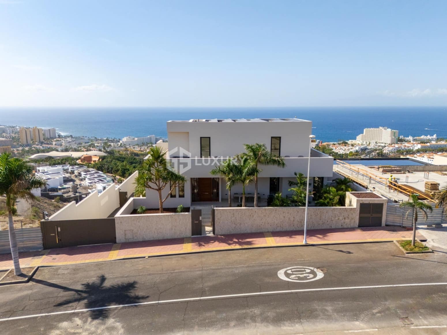 6 bedroom Villa for sale in Adeje with garage - € 5,900,000 (Ref: 9676159)