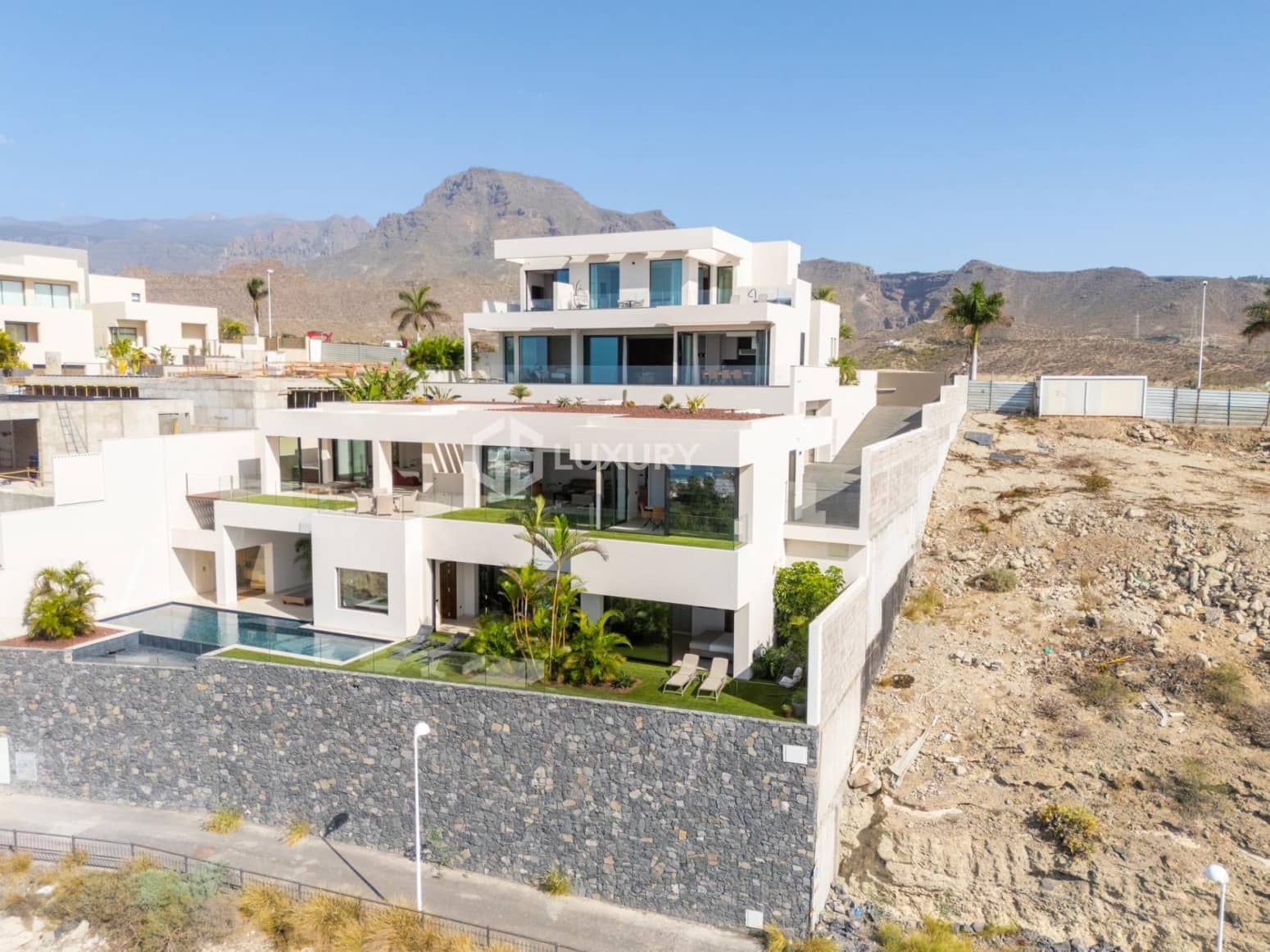 6 makuuhuone Huvila myytävänä paikassa Adeje mukana 
autotalli - 5 900 000 € (Ref: 9676159)