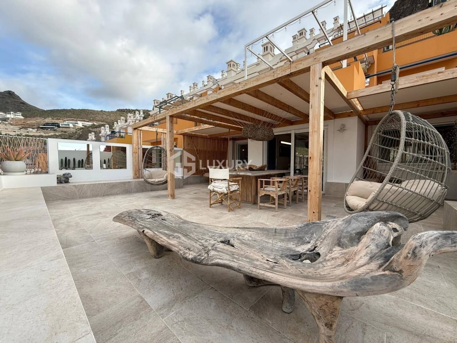 2 makuuhuone Asunto myytävänä paikassa Adeje mukana 
autotalli - 449 000 € (Ref: 9676160)