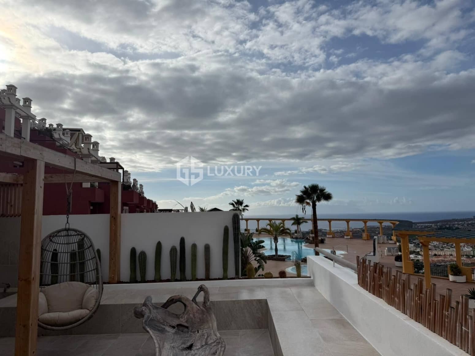 2 makuuhuone Asunto myytävänä paikassa Adeje mukana 
autotalli - 449 000 € (Ref: 9676160)