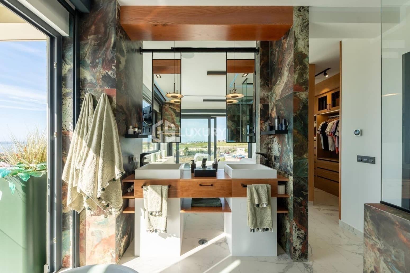 Chalet de 4 habitaciones en Adeje en venta con garaje - 3.500.000 € (Ref: 9676161)