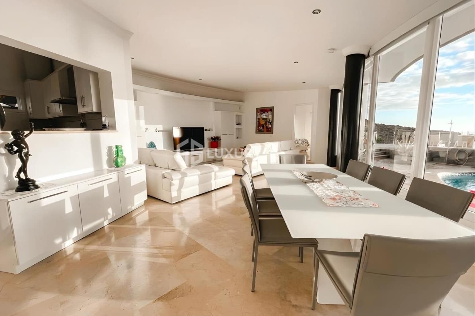 4 bedroom Villa for sale in Adeje with garage - € 1,350,000 (Ref: 9676163)