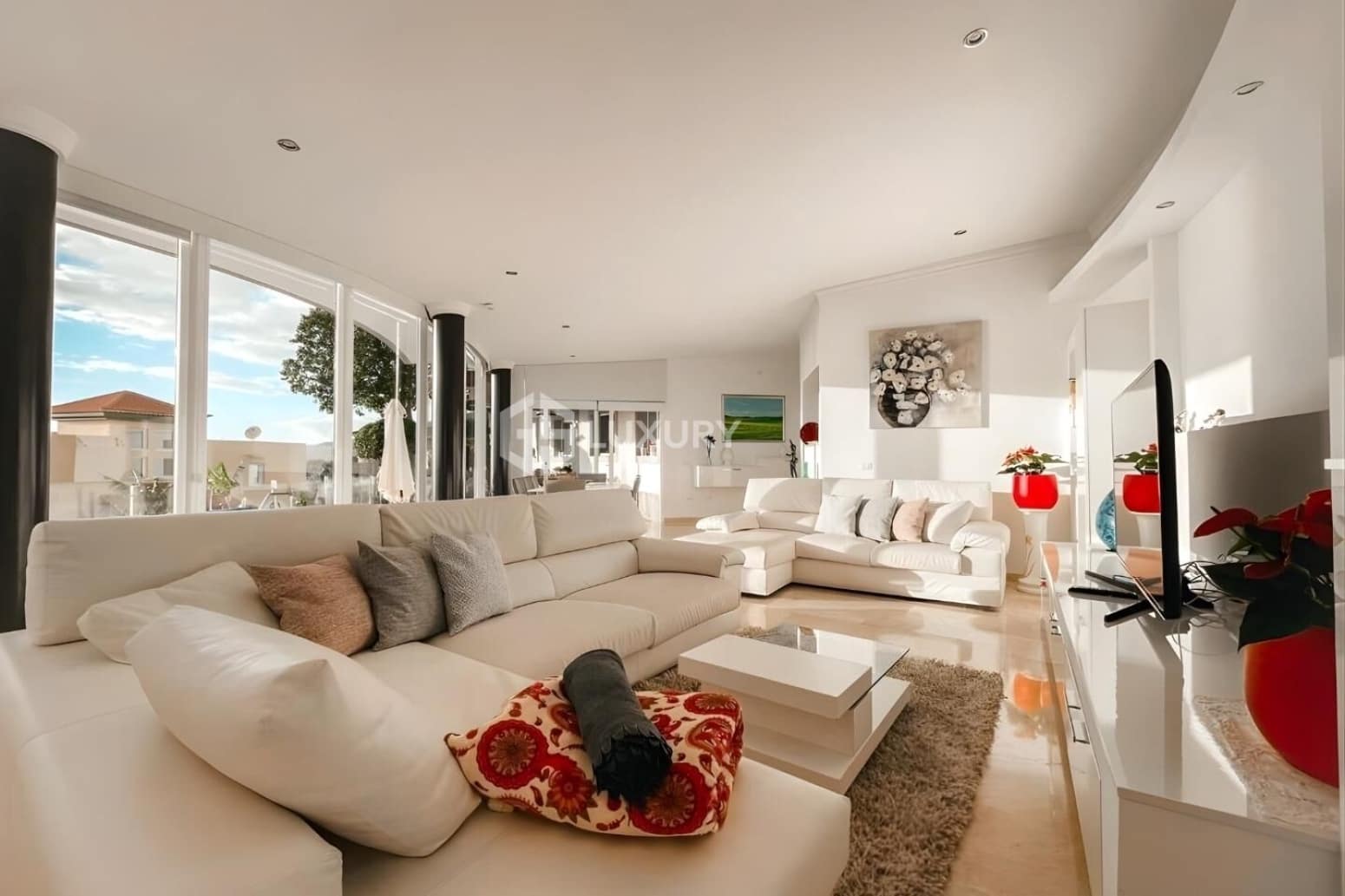 4 bedroom Villa for sale in Adeje with garage - € 1,350,000 (Ref: 9676163)