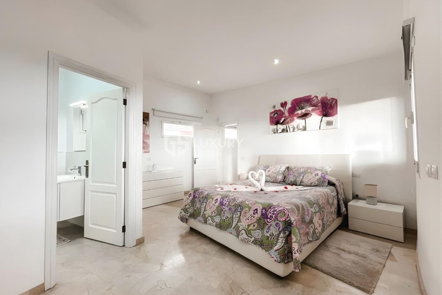 4 bedroom Villa for sale in Adeje with garage - € 1,350,000 (Ref: 9676163)