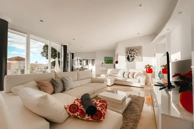 4 makuuhuone Huvila myytävänä paikassa Torviscas Centro y Alto, Adeje mukana 
autotalli - 1 350 000 € (Ref: 9676163)