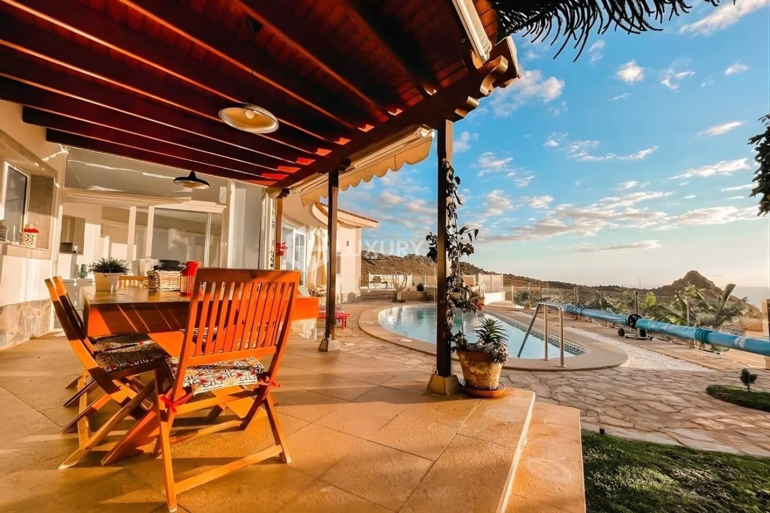 4 bedroom Villa for sale in Adeje with garage - € 1,350,000 (Ref: 9676163)