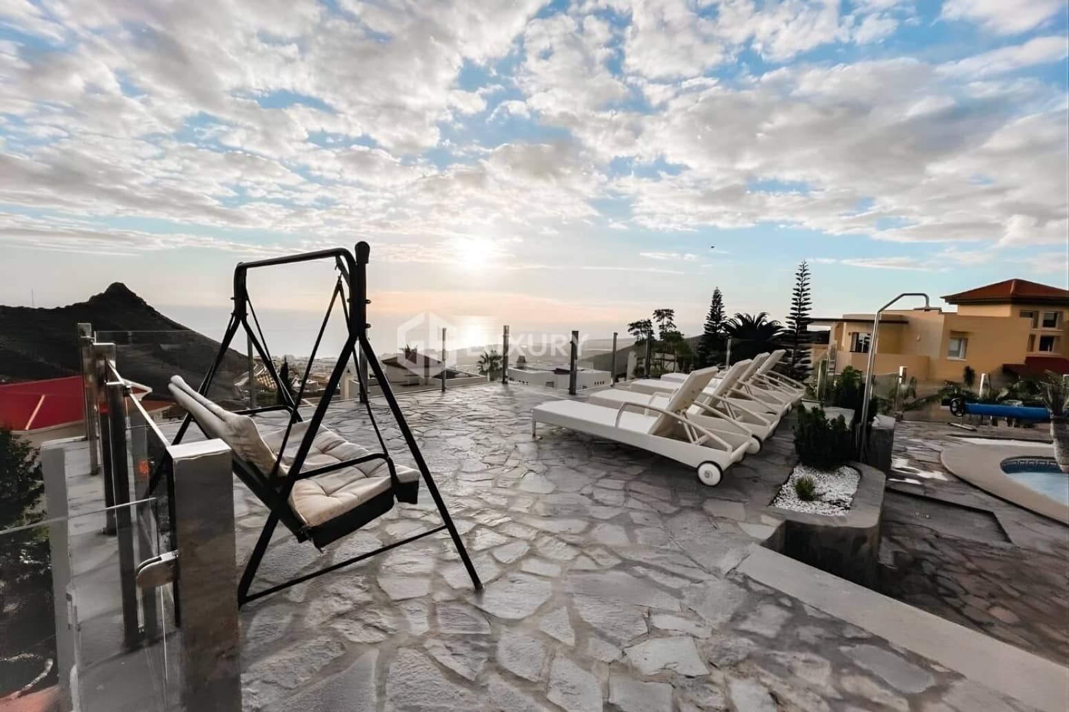 4 bedroom Villa for sale in Adeje with garage - € 1,350,000 (Ref: 9676163)