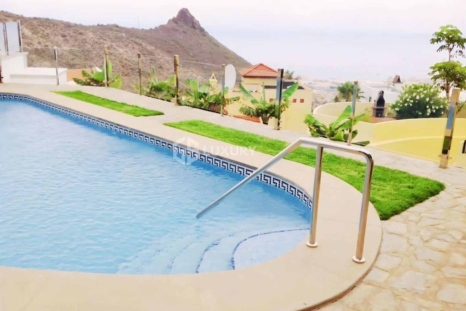 4 bedroom Villa for sale in Adeje with garage - € 1,350,000 (Ref: 9676163)