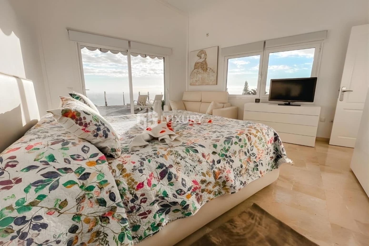 4 bedroom Villa for sale in Adeje with garage - € 1,350,000 (Ref: 9676163)