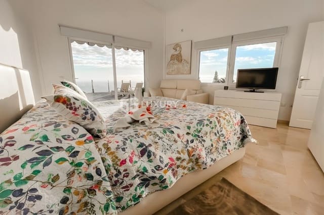 4 makuuhuone Huvila myytävänä paikassa Torviscas Centro y Alto, Adeje mukana 
autotalli - 1 350 000 € (Ref: 9676163)