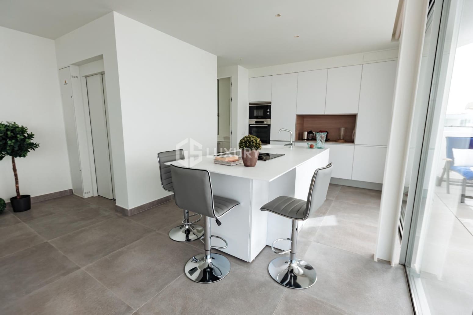 4 makuuhuone Huvila myytävänä paikassa Adeje mukana 
autotalli - 1 490 000 € (Ref: 9676164)