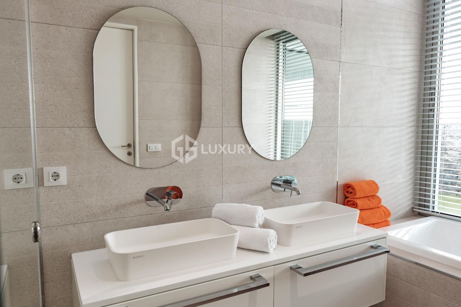 4 makuuhuone Huvila myytävänä paikassa Adeje mukana 
autotalli - 1 490 000 € (Ref: 9676164)