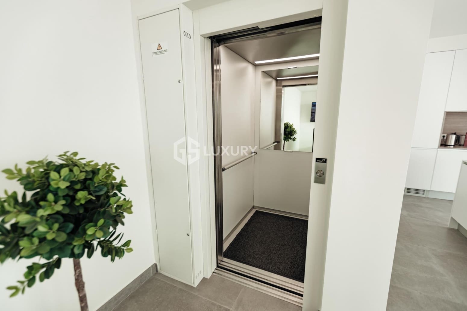 4 makuuhuone Huvila myytävänä paikassa Adeje mukana 
autotalli - 1 490 000 € (Ref: 9676164)