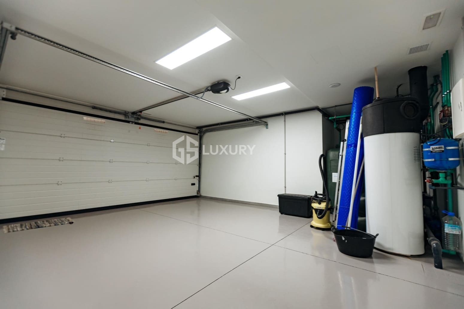 4 makuuhuone Huvila myytävänä paikassa Adeje mukana 
autotalli - 1 490 000 € (Ref: 9676164)