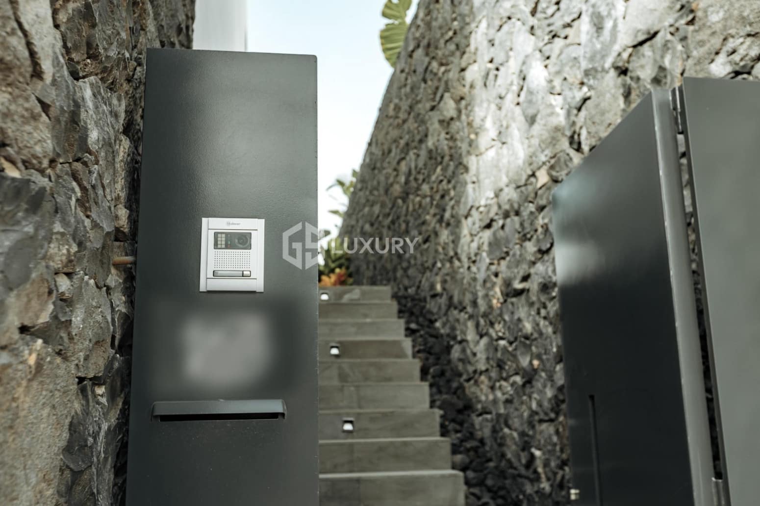 4 bedroom Villa for sale in Adeje with garage - € 1,490,000 (Ref: 9676164)