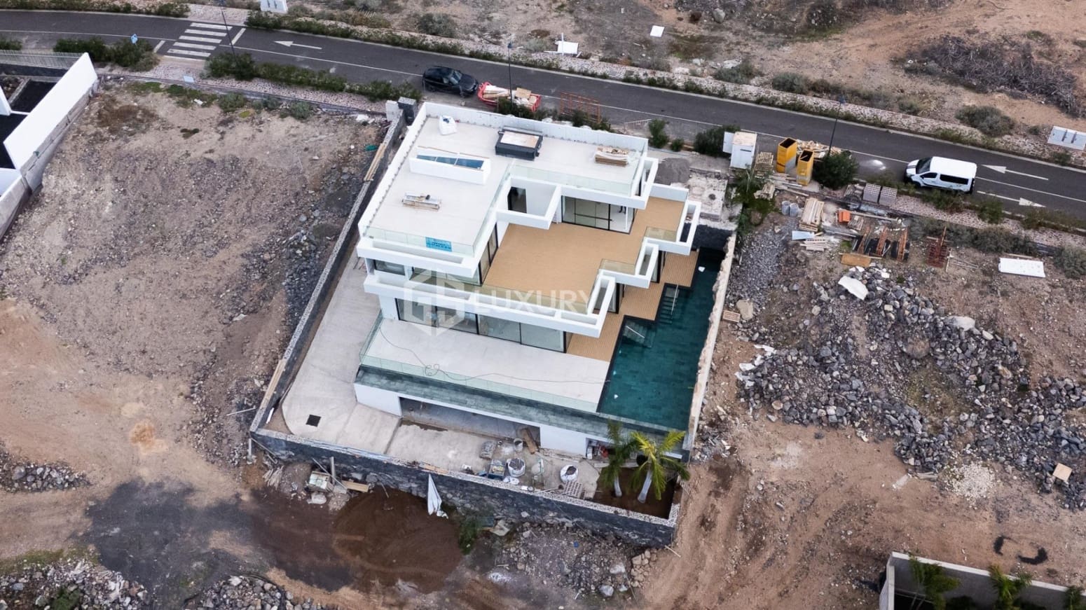 4 bedroom Villa for sale in Guia de Isora with garage - € 6,900,000 (Ref: 9676165)