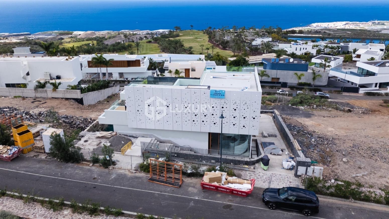 4 bedroom Villa for sale in Guia de Isora with garage - € 6,900,000 (Ref: 9676165)