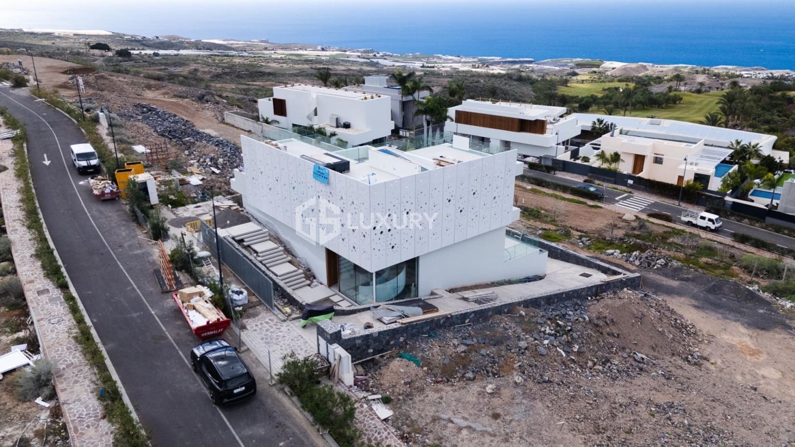 4 bedroom Villa for sale in Guia de Isora with garage - € 6,900,000 (Ref: 9676165)