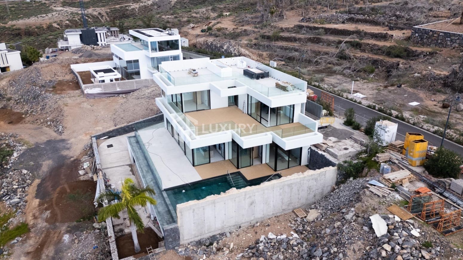 4 bedroom Villa for sale in Guia de Isora with garage - € 6,900,000 (Ref: 9676165)