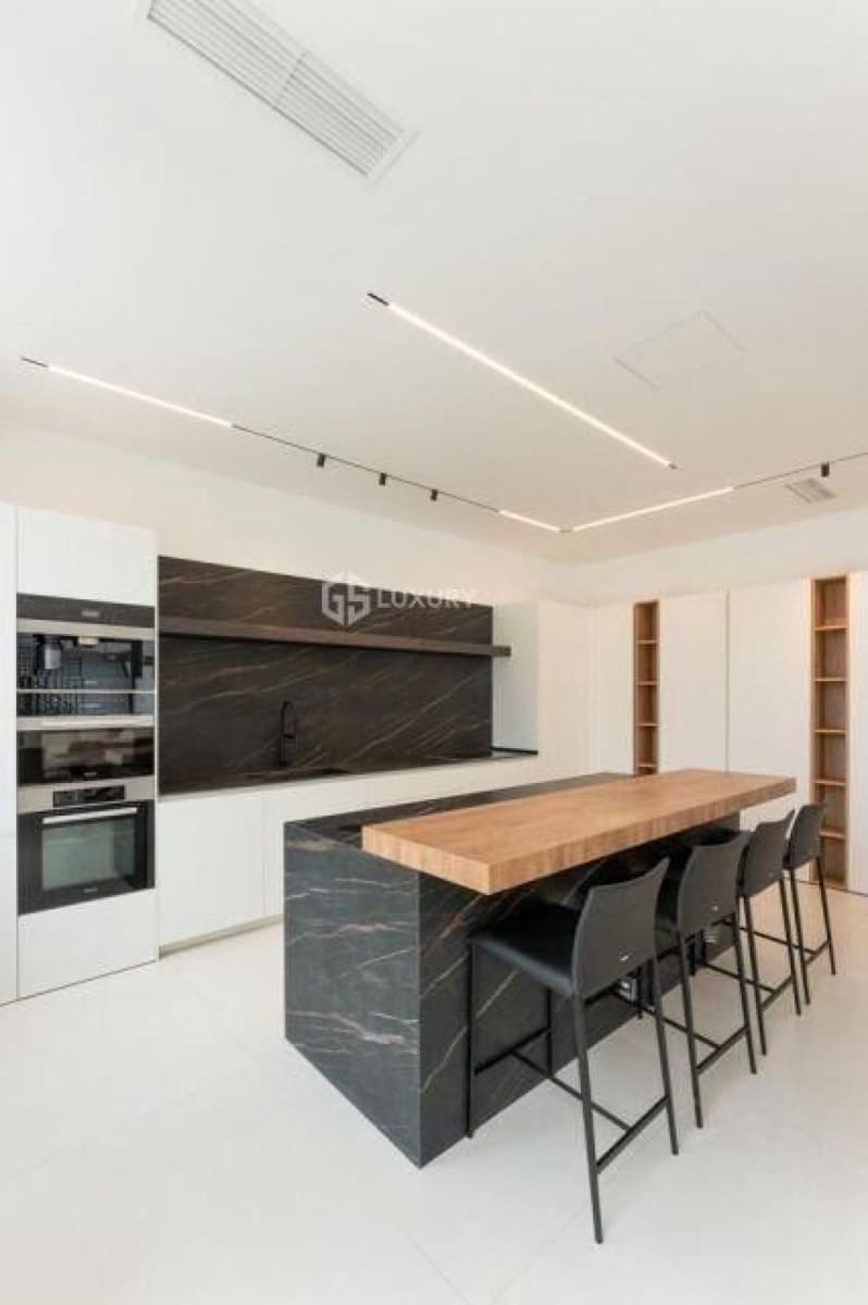 5 makuuhuone Huvila myytävänä paikassa Adeje mukana 
autotalli - 6 150 000 € (Ref: 9676177)