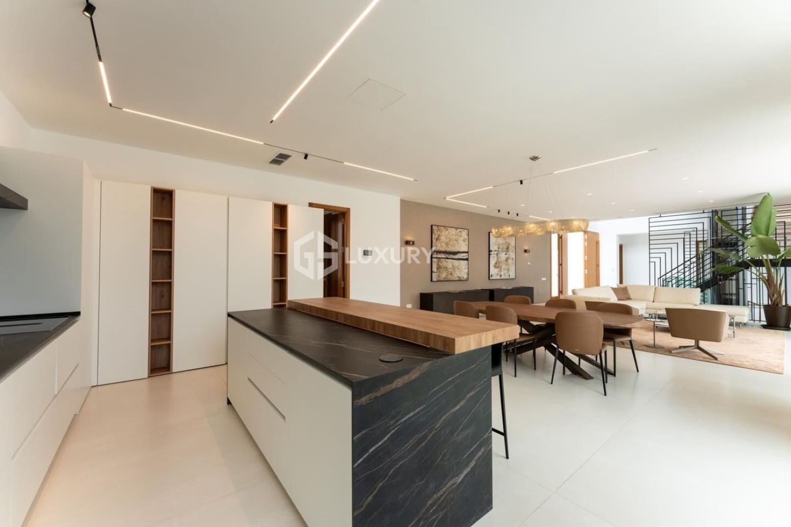 5 makuuhuone Huvila myytävänä paikassa Adeje mukana 
autotalli - 6 150 000 € (Ref: 9676177)