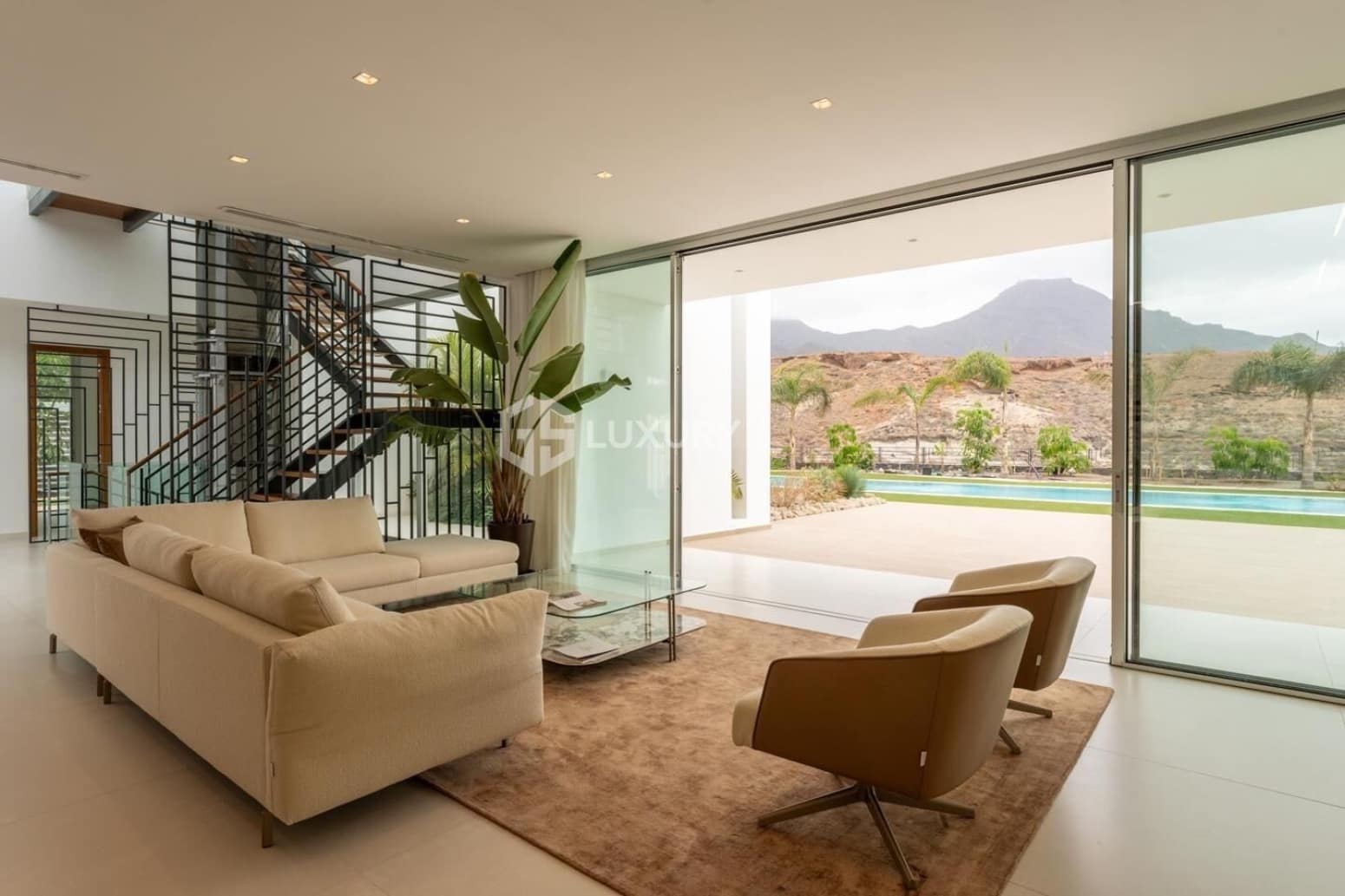 5 makuuhuone Huvila myytävänä paikassa Adeje mukana 
autotalli - 6 150 000 € (Ref: 9676177)