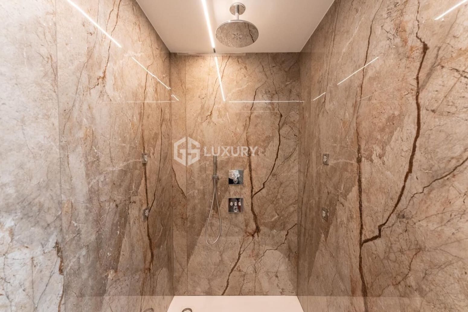 5 makuuhuone Huvila myytävänä paikassa Adeje mukana 
autotalli - 6 150 000 € (Ref: 9676177)