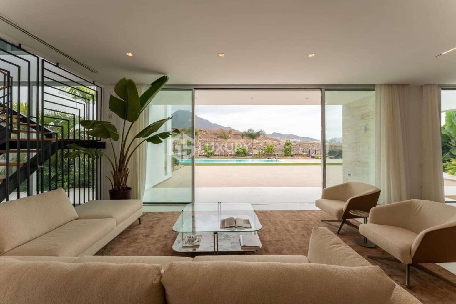 5 makuuhuone Huvila myytävänä paikassa Adeje mukana 
autotalli - 6 150 000 € (Ref: 9676177)