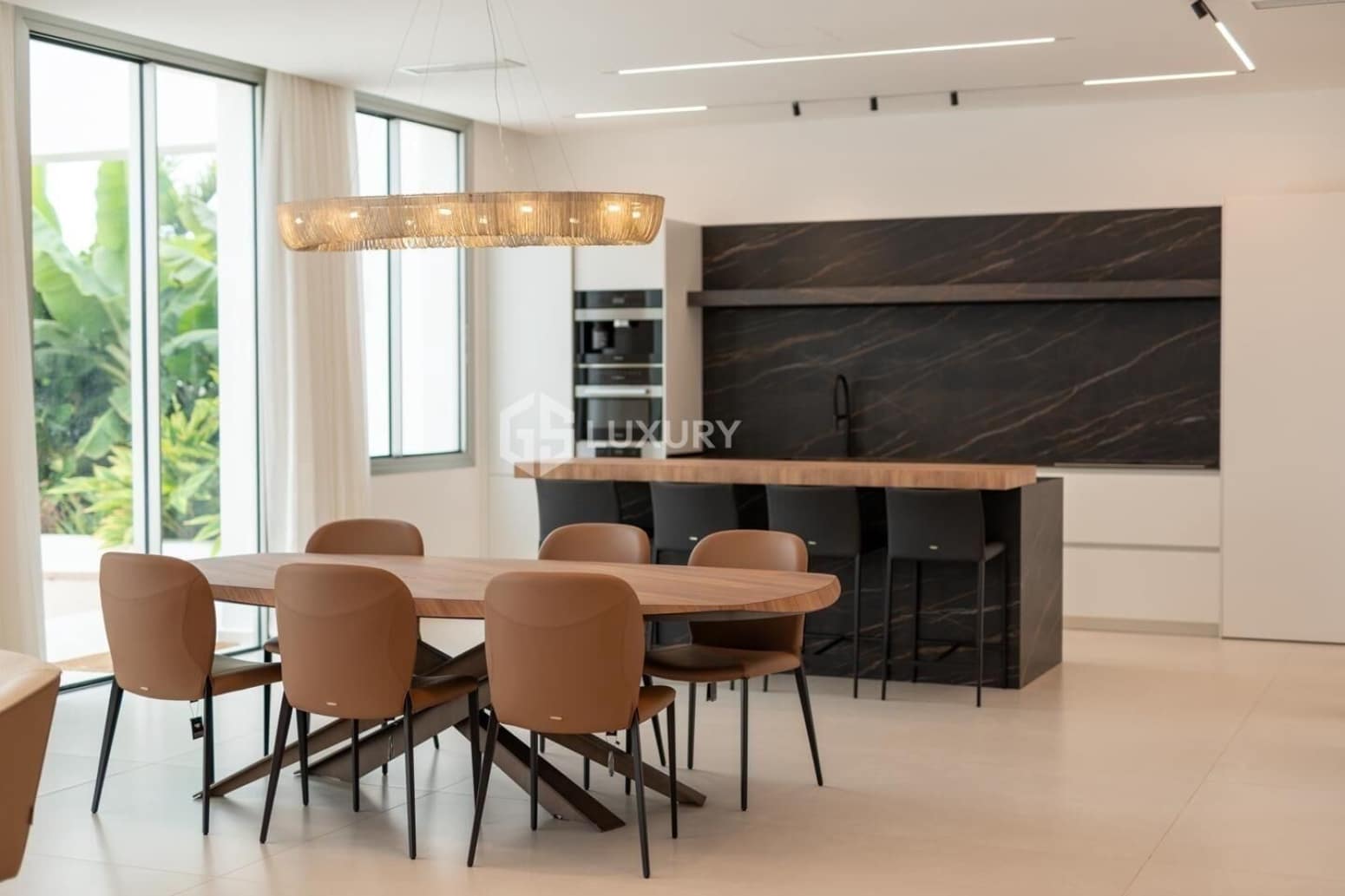 5 makuuhuone Huvila myytävänä paikassa Adeje mukana 
autotalli - 6 150 000 € (Ref: 9676177)