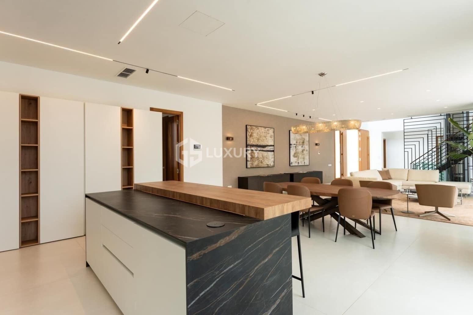 5 makuuhuone Huvila myytävänä paikassa Adeje mukana 
autotalli - 6 150 000 € (Ref: 9676177)