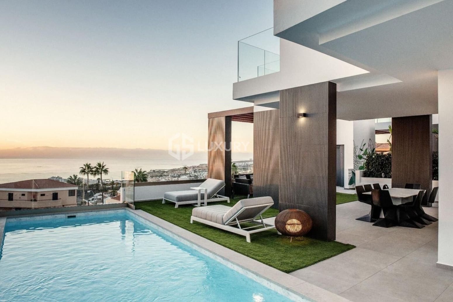 12 makuuhuone Huvila myytävänä paikassa Adeje mukana 
autotalli - 6 000 000 € (Ref: 9676188)