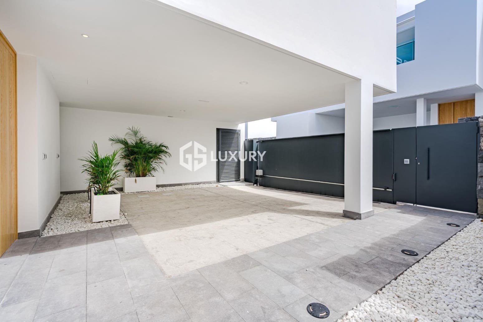 3 bedroom Villa for sale in Adeje with garage - € 1,749,000 (Ref: 9676194)