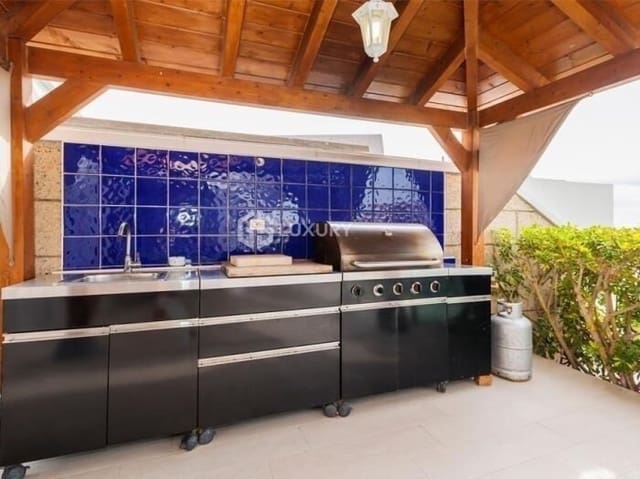 4 Zimmer Villa zu verkaufen in Playa de Fañabé Alto, Adeje mit Garage - 2.150.000 € (Ref: 9676195)