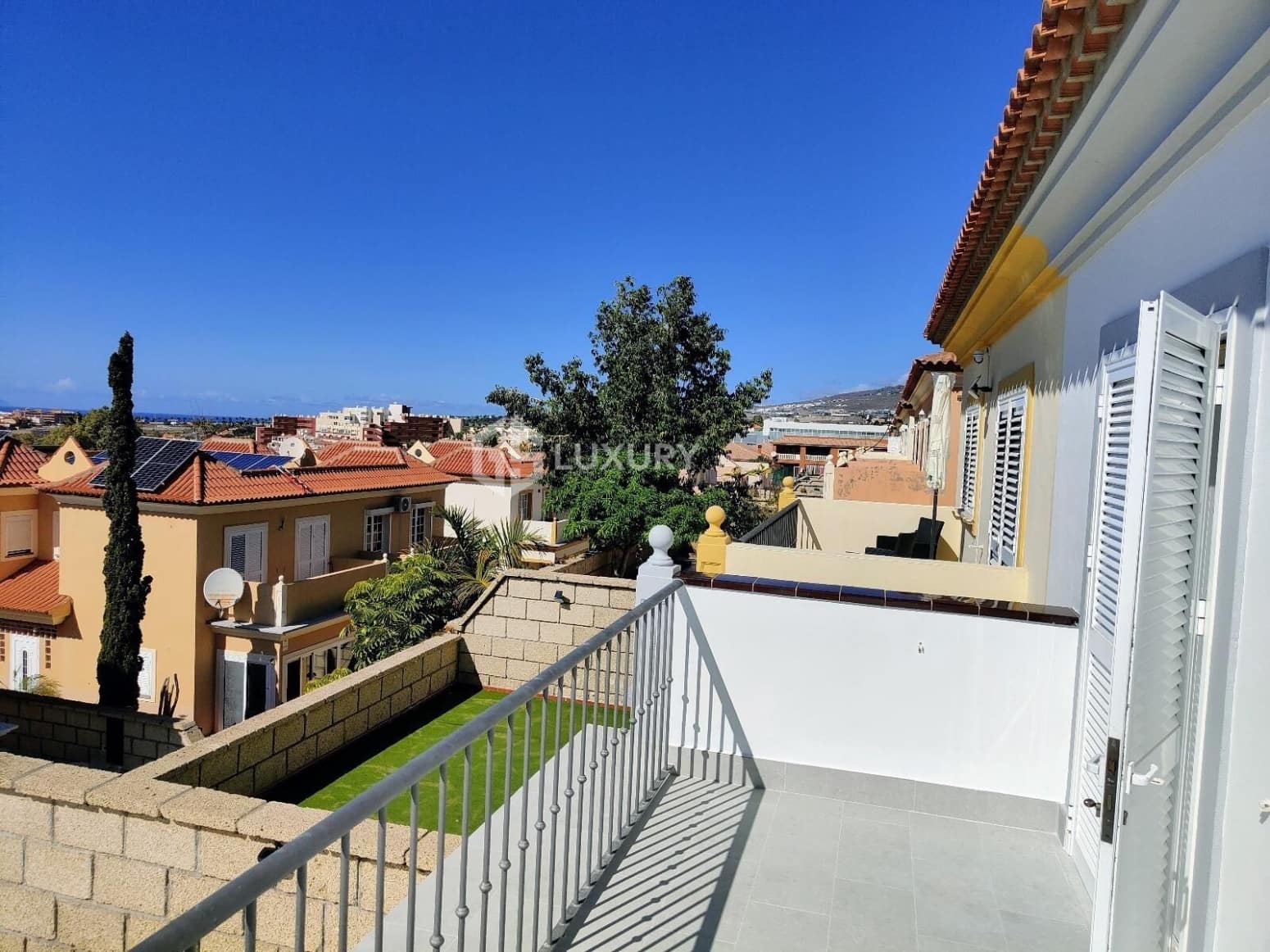 3 quarto Moradia para venda em Adeje com garagem - 1 100 000 € (Ref: 9676196)