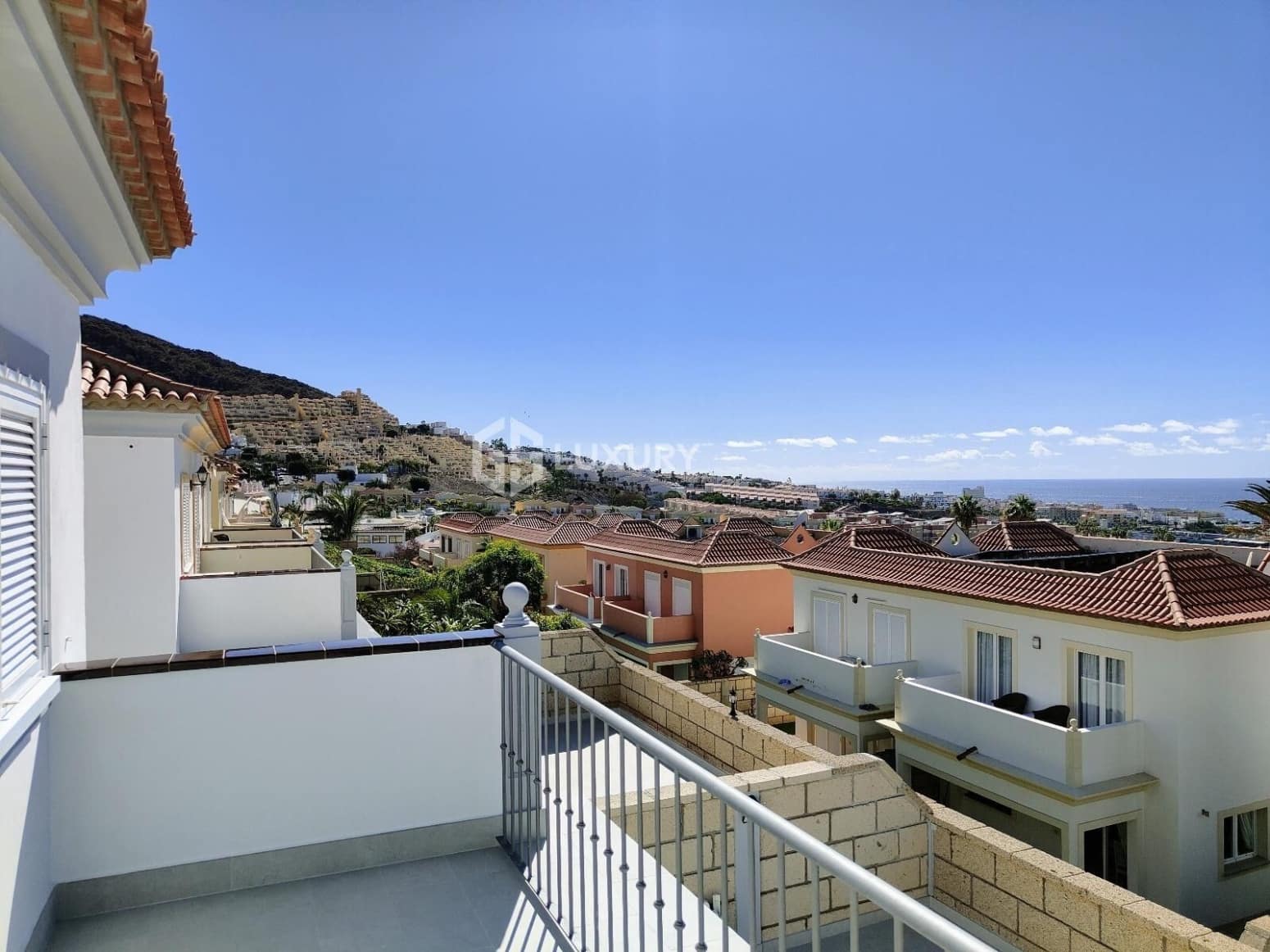 3 quarto Moradia para venda em Adeje com garagem - 1 100 000 € (Ref: 9676196)