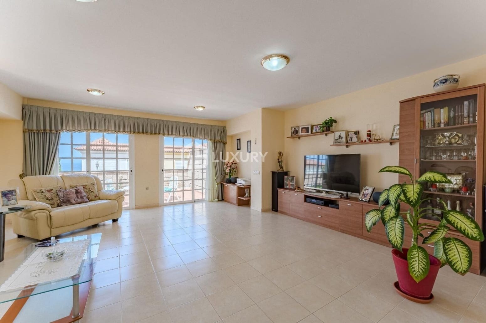 3 quarto Moradia para venda em Adeje com garagem - 1 100 000 € (Ref: 9676197)