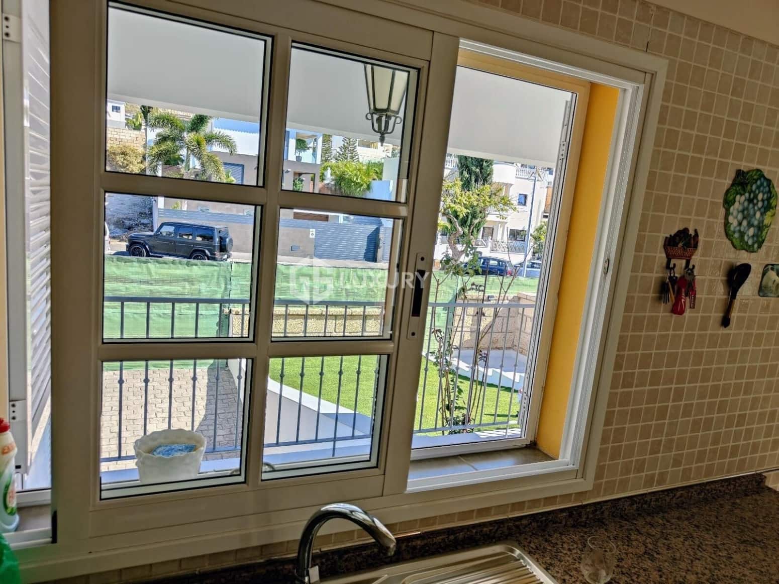 3 quarto Moradia para venda em Adeje com garagem - 1 100 000 € (Ref: 9676197)