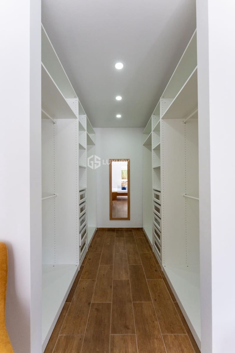 5 slaapkamer Villa te koop in Arona met garage - € 995.000 (Ref: 9687579)